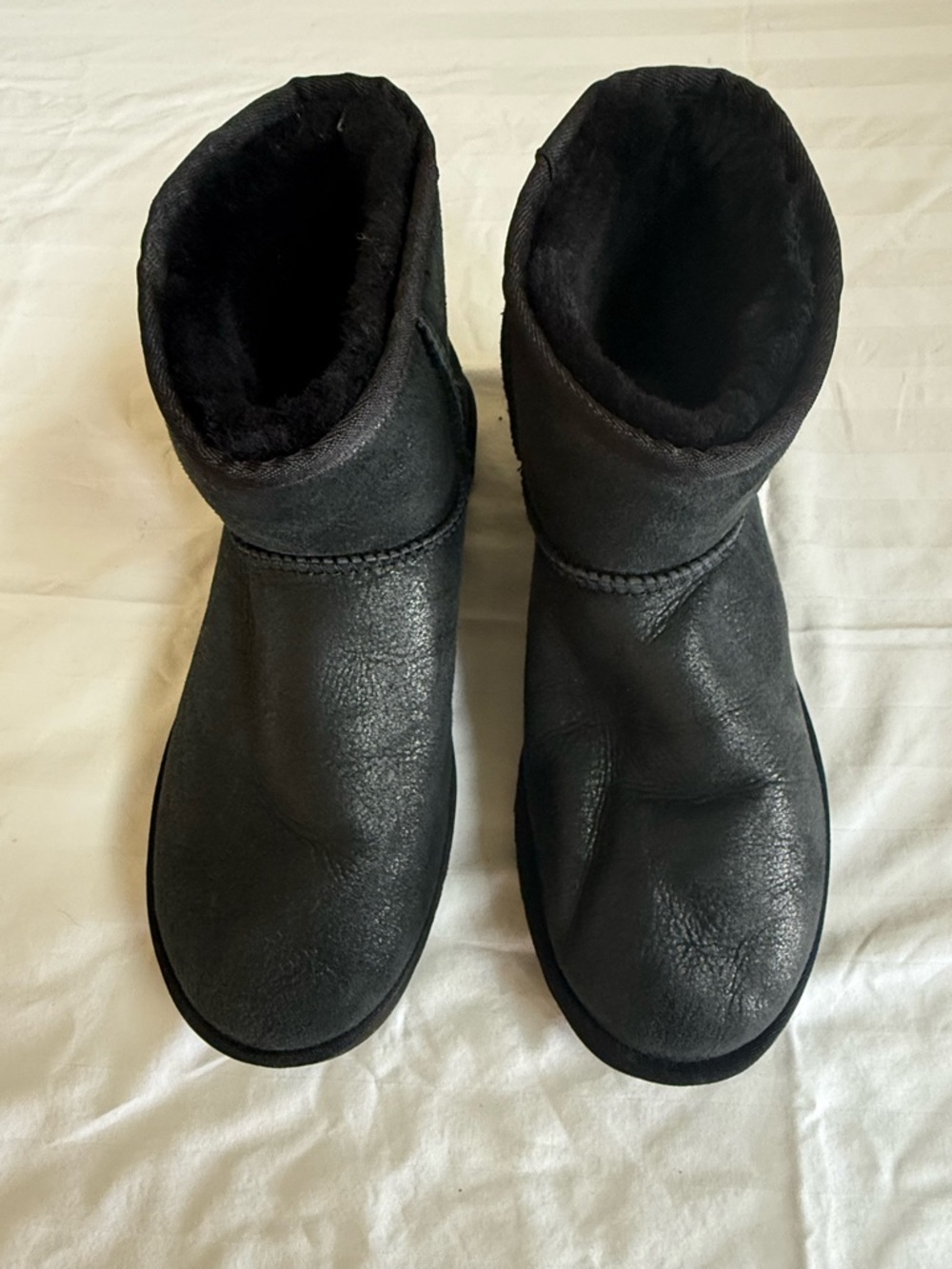 Men’s UGG Classic Mini II - Black Suede (Size 9) Excellent Condition